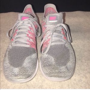 Women’s flyknit nikes